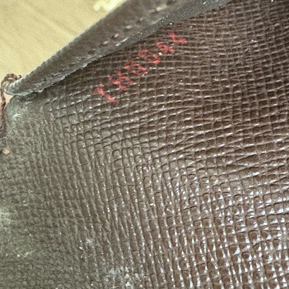 Louis Vuitton Damier Canvas Wallet - Picture 16 of 16